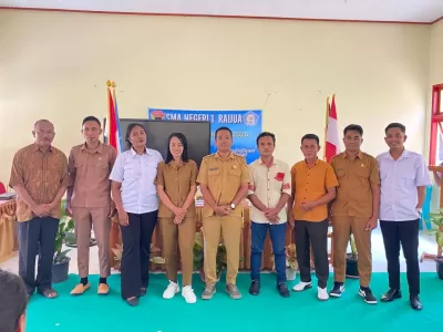 foto bersaama wali kelas XII bersama Komite