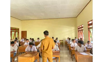 Siswa SMAN 1 Raijua Ikuti Asesmen Sumatif Akhir Tahun (ASAT) dengan Tertib